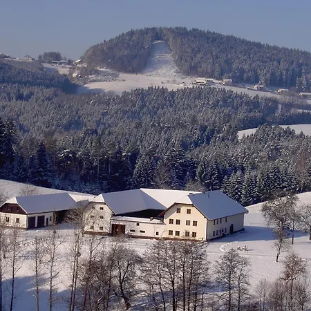 Çiftlik konaklama Urlaub Am Bauernhof Wenigeder - Familie Klopf *
