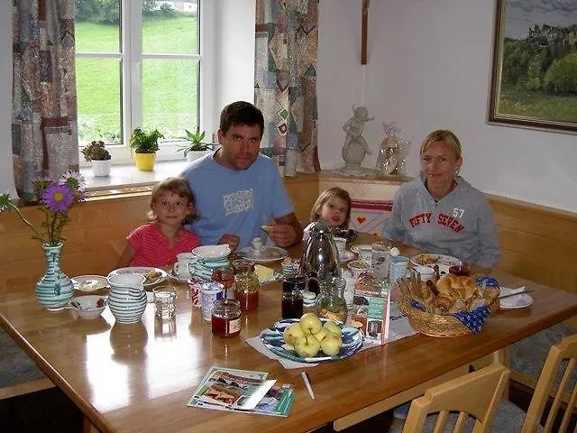 Urlaub Am Bauernhof Wenigeder - Familie Klopf Κατάλυμα σε φάρμα *